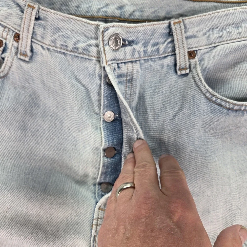 VTG‎ Levis 501 Jeans Mens Light Wash Blue Straight Button Altered USA Fits 32x28